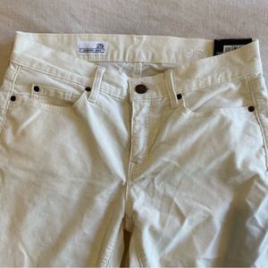 New with tags cream Gap corduroy skinny jeans